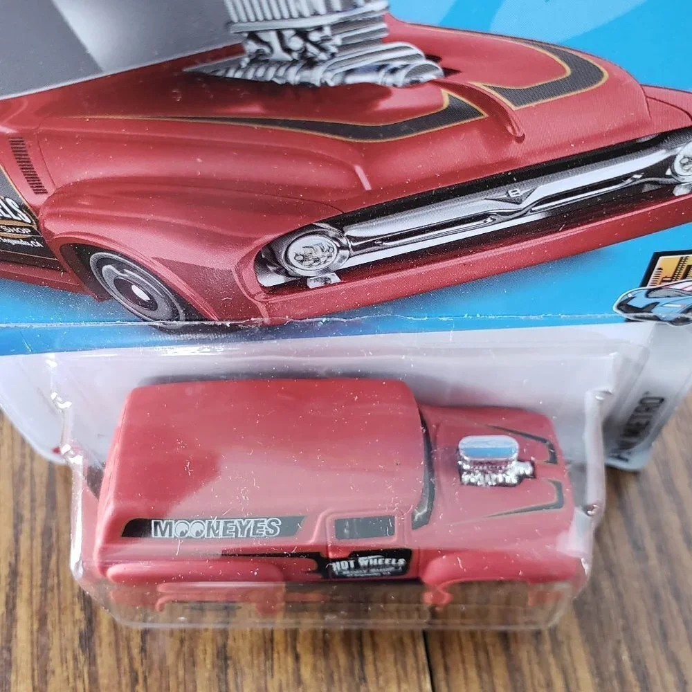 Hot Wheels 2022 HW Metro 8/10 Red 